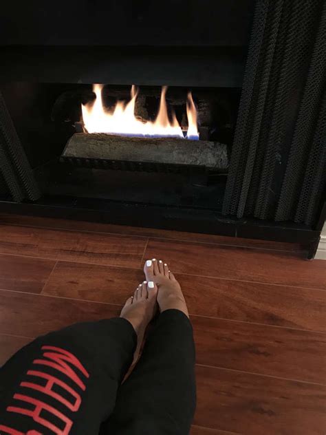 Mia khalifa feet wikifeet  Mia Khalifa Feet and updated