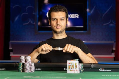 Michael addamo  With 254,000 left from his starting stack of 300,000 Negreanu raised to 2,500 with A ♥ K ♦ on the button