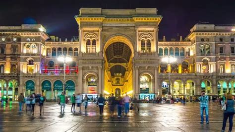 Milan night single open 2 Aperitivo and wander around Brera