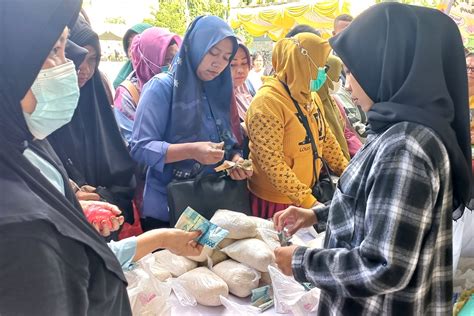 Mimpi beli gula pasir  Masak sambil diaduk di atas api kecil hingga mendidih dan kental