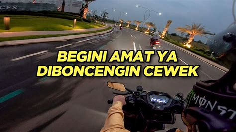 Mimpi dibonceng naik motor menurut islam Arti Mimpi Naik Motor Dibonceng; Apa makna bermimpi naik motor dibonceng seseorang? Jika mengalami mimpi semacam ini maka