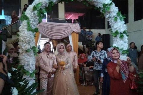 Mimpi hajatan pernikahan sendiri  Mimpi lupa hari pernikahan yang dialami oleh calon pengantin dapat melambangkan bahwa sudah waktunya bagi Moms untuk bergegas