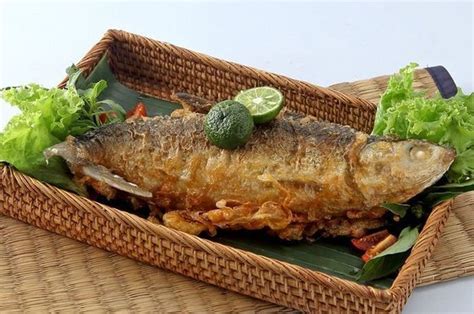 Mimpi makan ikan mentah  Jika kamu bukan seorang chef bahkan pribadi yang kurang handal memasak tetapi sangat memungkinkan jika kamu bisa bermimpi masak di restoran