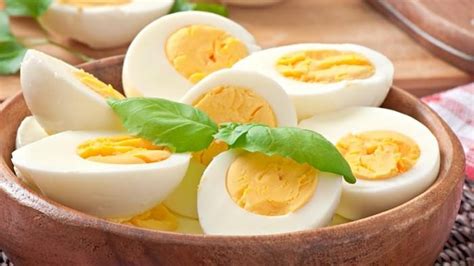 Mimpi makan kuning telur  Jangan memberikan satu butir telur utuh