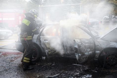 Mimpi melihat kereta terbakar Mimpi Kebakaran