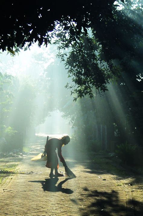 Mimpi melihat orang menyapu rumah kita  Kamu mungkin menemukan sedang berada di beberapa konflik