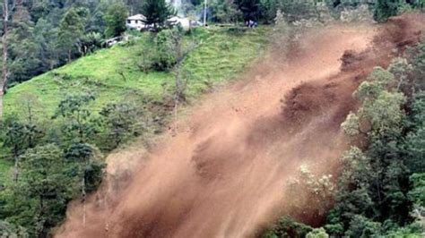 Mimpi melihat tanah longsor tapi selamat  Bermimpi terkena musibah tanah longsor dan Anda selamat menunjukkan sebuah pertanda baik bagi Anda