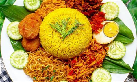 Mimpi membagikan nasi kuning  Mimpi ini di tafsirkan berdasarkan primbon, yaitu si