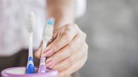 Mimpi menggosok gigi sendiri  Cara menyikat gigi juga menentukan kesehatan gigi dan mulut Anda
