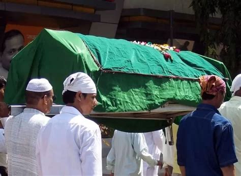 Mimpi menguburkan jenazah menurut islam  Ini pendapat mazhab Hanafi, Hambali, Ibnul Qayyim dan Asy-Syaukani