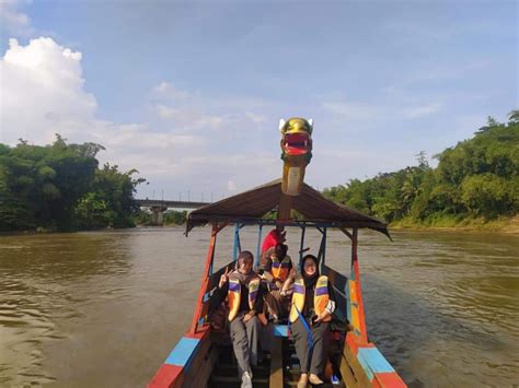 Mimpi naik perahu di sungai 1