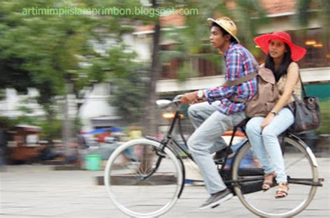 Mimpi naik sepeda ontel boncengan Ini Alasan Orang Jepang Memilh Punya Hewan Peliharaan Dibanding Anak