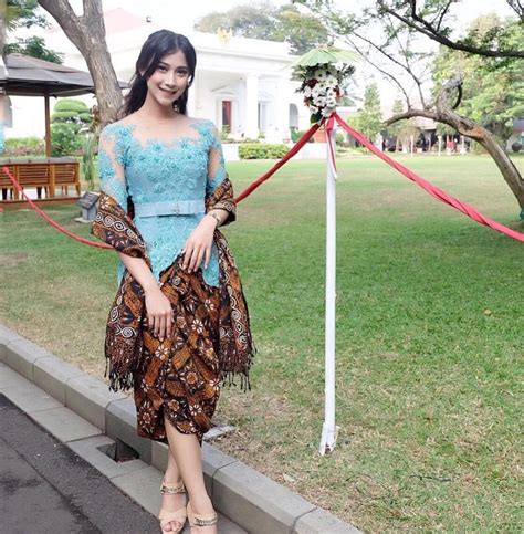 Mimpi pakai baju kebaya  7