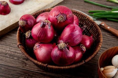 Mimpi panen bawang merah  Lakukan penjemuran bawang merah di atas para para