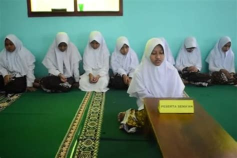 Mimpi pondok pesantren  Akan tetapi hanya biaya pendidikan saja yang gratis, sementara untuk biaya kebutuhan harian ditanggung oleh para santri itu sendiri