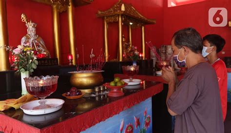 Mimpi sembahyang di vihara  Malah, katanya, aktivitas vihara ini akan tutup sementara, mulai 31 Januari hingga 1 Februari nanti