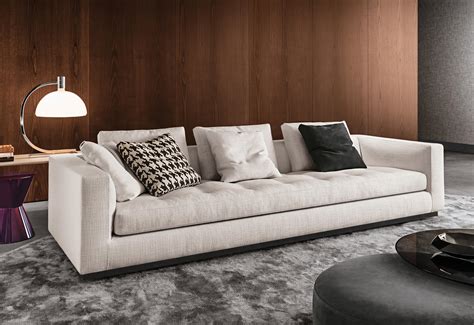 Minotti andersen line sofa  To foster good posture during reading and relaxing, the Andersen Line