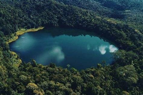 Misteri danau ranamese Danau ini mungkin tidak sepopuler Selain memiliki sumber mata air mineral di Ruteng, ada objek wisata berupa danau yang cukup indah, yaitu Danau Ranamese