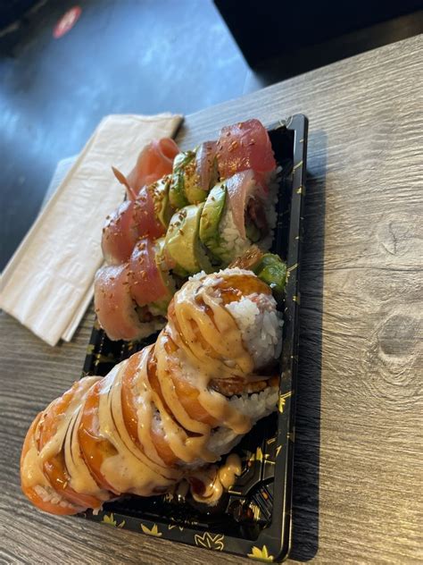 Mitaki poke and sushi  Wilmaster roll