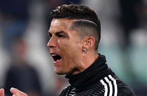 Model potong rambut ronaldo  FYI, potongan rambut model ini bukanlah dari Korea, tapi sudah terkenal di berbagai negara dengan