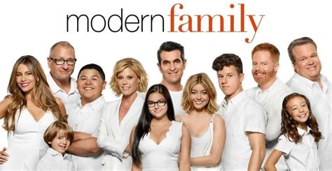 Modern family online greek subs  AKA: Tanamedrove ojakhi, Untitled Steven Levitan/Christopher Lloyd Project, Modern Family, Família Moderna, Modern család