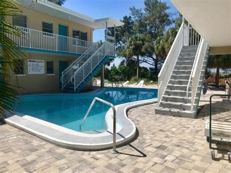 Molloy gulf motel  The property features a year-round outdoor pool and sun terrace