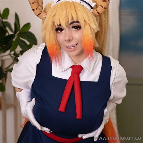 Momokun por  There is a video of her being racist towards an Asian cosplayer at a convention