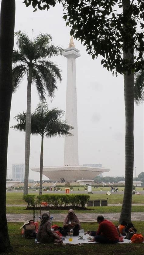 Monas hari ini buka atau tutup 15 WIB