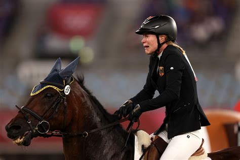 Mongo punches horse That's precisely where German modern pentathlon coach Kim Raisner punched a horse during the event on Friday, leading to her disqualification from the 2021 Olympic Games in Tokyo
