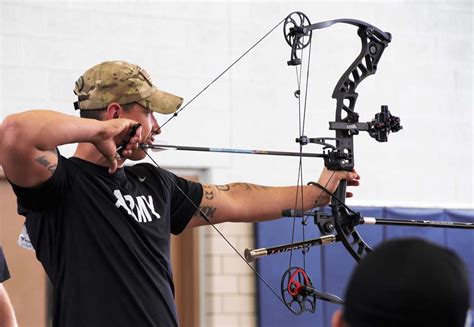 Most expensive compound bow Top-of-the-line (“flagship”) compound bows from most makers hover around the $1,000 mark