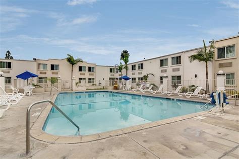 Motel 6 carson california  Play golf or go to the movies within 4 miles