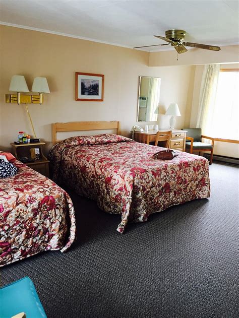 Motels in manistique mi  Adults