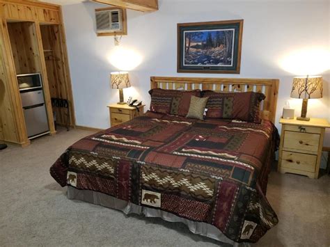 Munger inn  The Willard Munger Inn is a bit more rustic than the Best Western but it has some pretty awesome perks! The inn is located just steps away from the paved Willard Munger Trail, a popular biking trail that is over 70 miles long