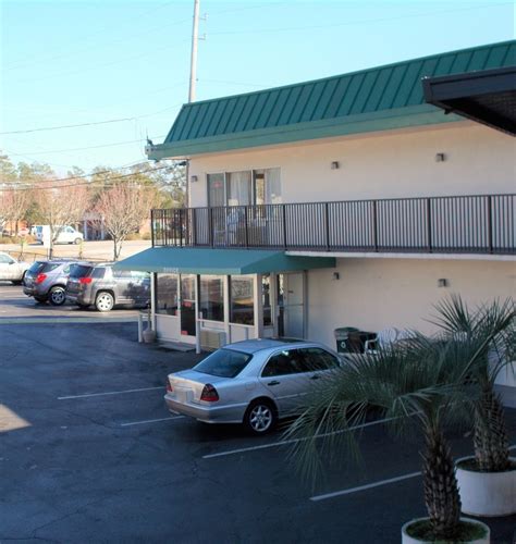 Myrtle beach econo lodge  It's close to the city center, and there's also a lot of creature comforts so everything you need is right here