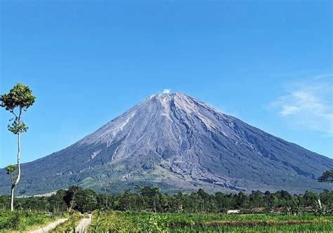 Nama gunung dalam togel  Lokasi tepat Situs Gunung Padang berada Kampung Gunung Padang, Karyamukti, Campaka, Kabupaten Cianjur, Jawa Barat