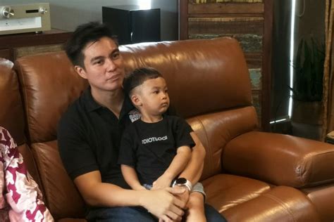 Nama kepanjangan kiano anak baim wong  Dalam postingannya, Baim mengunggah foto Kenzo tengah tertidur