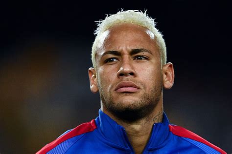 Nama potongan rambut neymar  Biasanya, semua potongan rambut karakter-karakter ini memiliki sisi botak pada