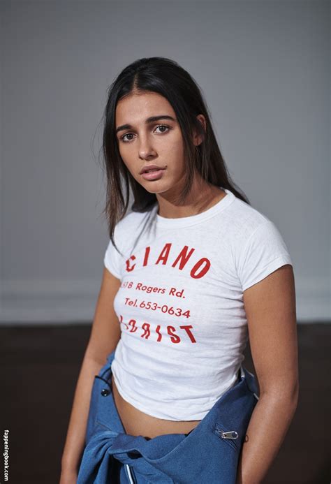 Naomi scott fappening Is Naomi Scott secretly gay and hiding in the closet? English tabloids recently reported Naomi Scott was pregnant after she sported what some interpreted to be a ‘ baby bump ’
