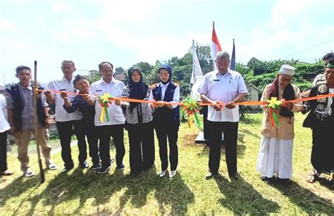 Naon tujuan dina ayana pelestarian sato langka  Namun tahukah kamu mengapa hewan dan tumbuhan harus dilestarikan? Untuk mengetahuinya, marilah kita simak alasan penting untuk melestarikan hewan dan tumbuhan di bawah ini! Lestarikan Hewan Langka