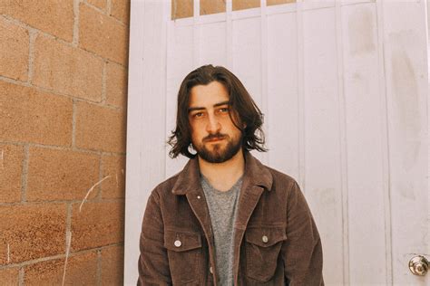 Noah Kahan writes songs about New England. His vulnerability has far wider  appeal