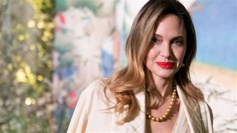 Nome de time angelina jolie brincadeira de palhaco  Nas redes sociais, ele gravou uma série