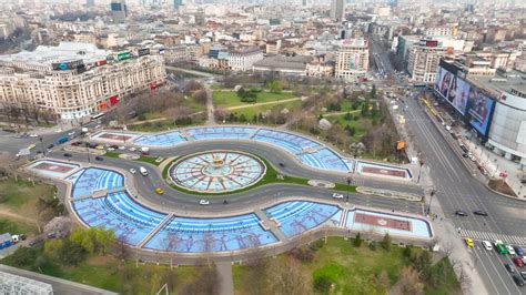 Notariat piata unirii Part of the Civic Centre, it is bisected by Unirii Boulevard, originally built during the Communist era as the Boulevard of the Victory of