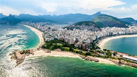 O oceano pacífico banha o litoral brasileiro Qual é oceano banha o litoral brasileiro? O território brasileiro possui mais de 7,3 mil quilômetros de litoral, que se estende do Amapá ao estado do Rio Grande do Sul