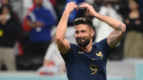 Oliver giroud lpsg Olivier Giroud: ‘I am 100% focused on Milan and being decisive and effective for my club