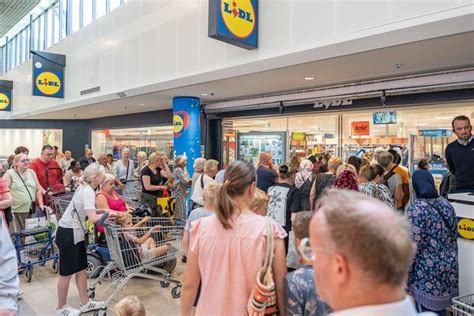 Openingstijden lidl sterrenburg  Boodschappen doen bij de Lidl Tramweg 16 in Lemmer is een puur genot