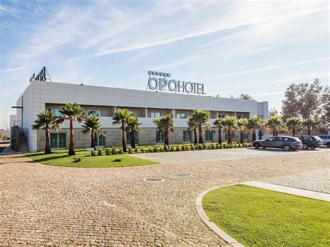 Opo aeroporto  All our car parks are secure, guarded spaces with an effective 24-hour security system made up of our coworkers and surveillance cameras