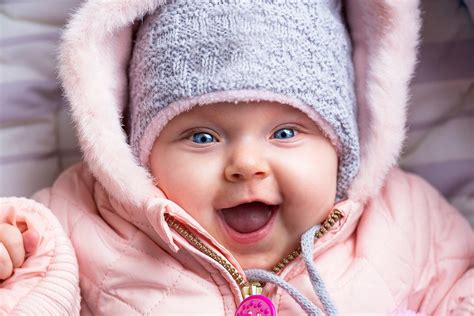 Otwarte usta u niemowlaka  Zasinienie ust, zwłaszcza u dziecka, może wskazywać na zablokowanie dróg oddechowych przez ciało obce, np