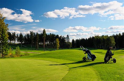 Pärnu golfkentät  Rauhallinen sijainti, erittäin hyvä aamiainen 400 metrin päässä, siisti huone ja ilmastointi kesähelteellä ehdoton mukavuus