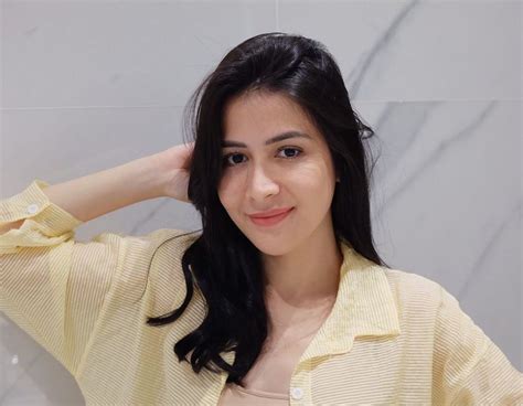 Pacar rina diana  Keduanya terpaut usia 15 tahun, lo