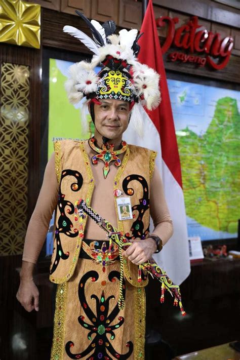 Pakaian dayak karnaval  Beli Baju Adat Papua Dayak Anak Dewasa Karnaval Kartinian Tarian Kayu Satin di demenslot